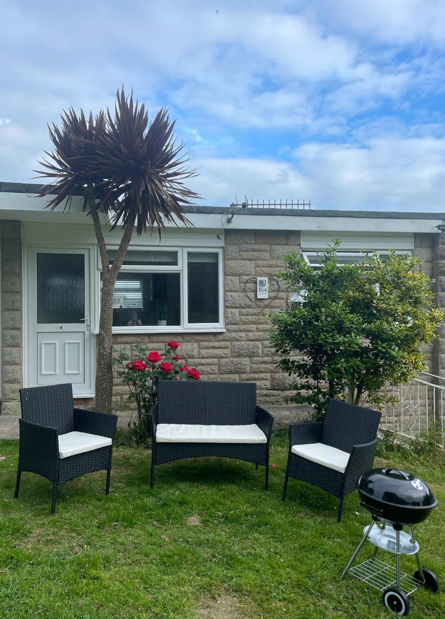 Look No Further Gorgeous Newly Renovated Contemporary Chalet Sandown Bay Holiday Centre Bagian luar foto