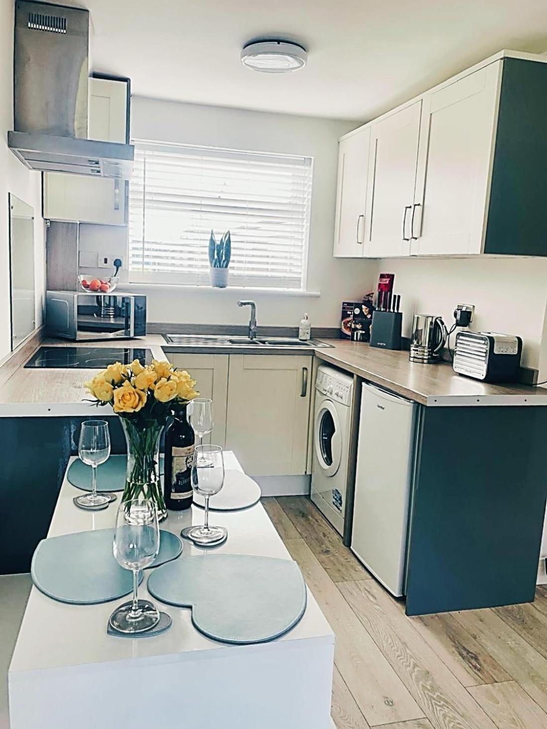 Look No Further Gorgeous Newly Renovated Contemporary Chalet Sandown Bay Holiday Centre Bagian luar foto