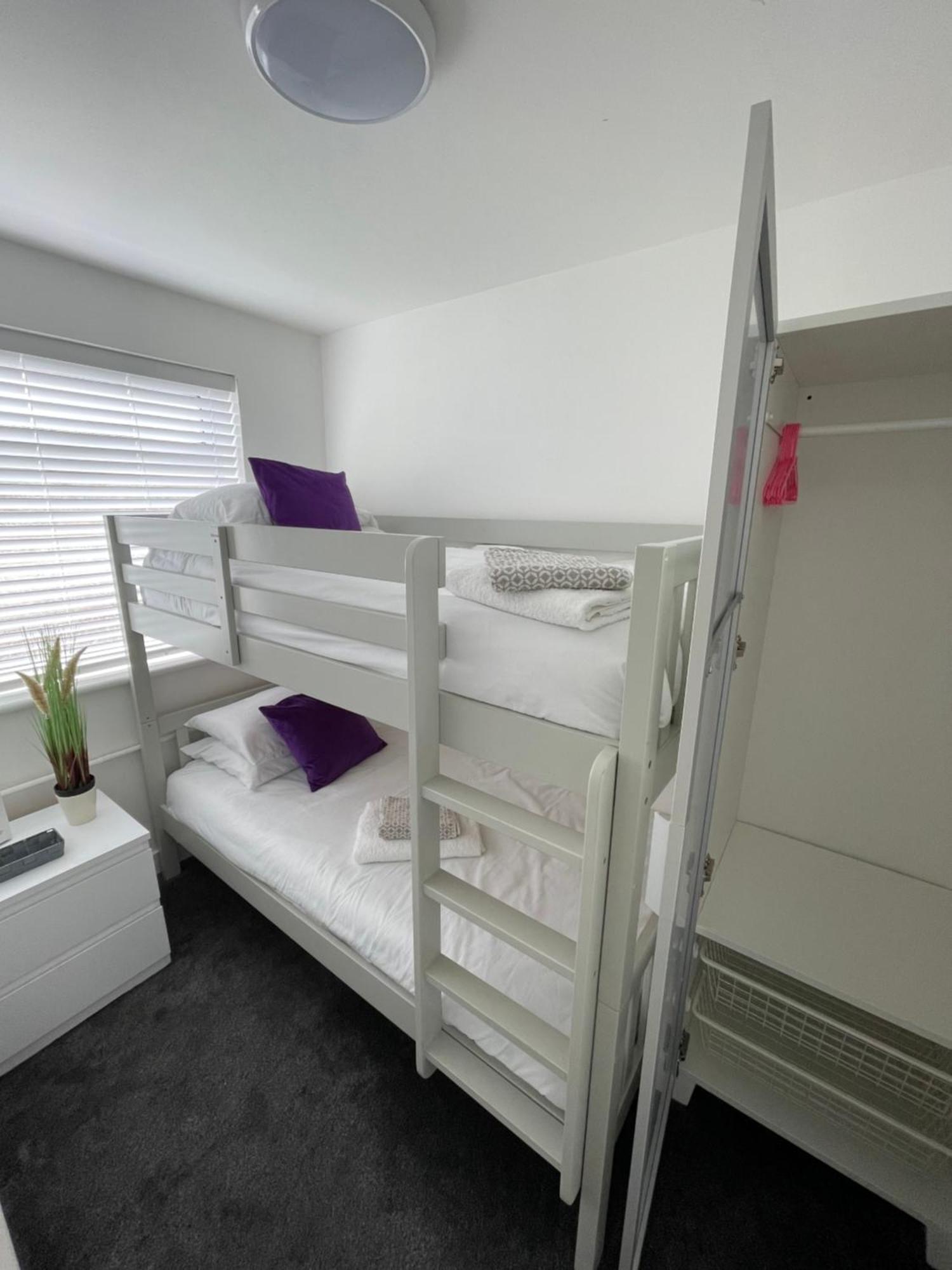 Look No Further Gorgeous Newly Renovated Contemporary Chalet Sandown Bay Holiday Centre Bagian luar foto